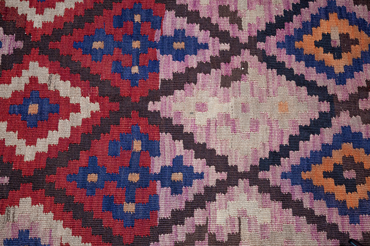 گلیم سوزنی دورو 60 ساله